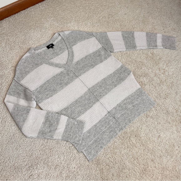 LINE Knitwear 100% Cashmere Striped V-neck Sweater With Split Hem - Picture 14 of 14